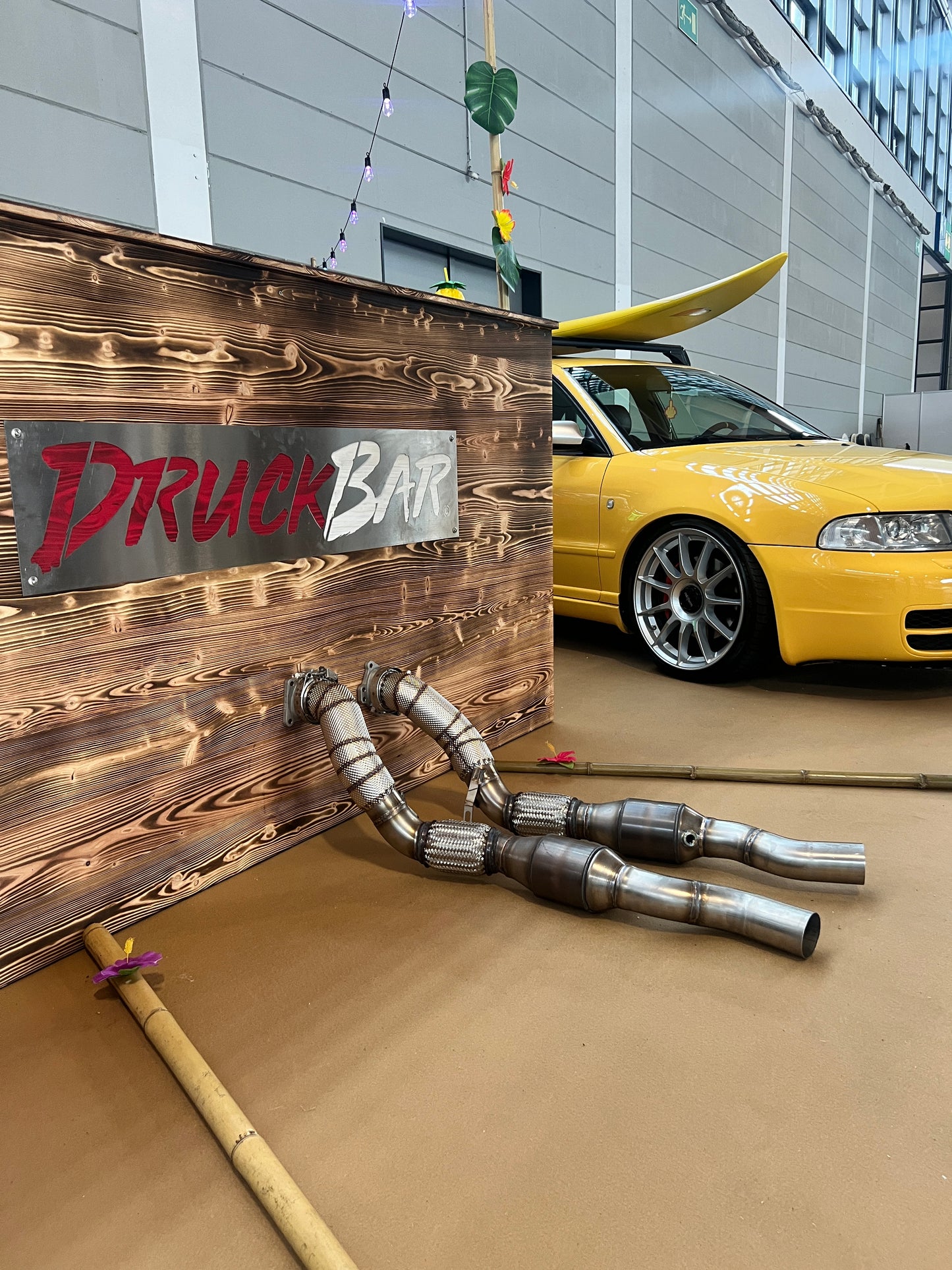 Audi RS4 B5 FOX 76mm Downpipes mit HJS Katalysatoren